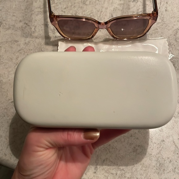 Brand new unworn Marc Jacobs square frame glasses. Comes with case and cloth. - Picture 9 of 10
